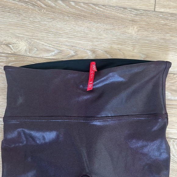 Spanx Faux Leather Burgandy leggings EUC - Picture 4 of 7